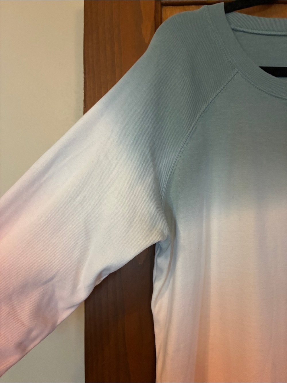 Eddie Bauer ombré crew neck - Picture 3 of 6